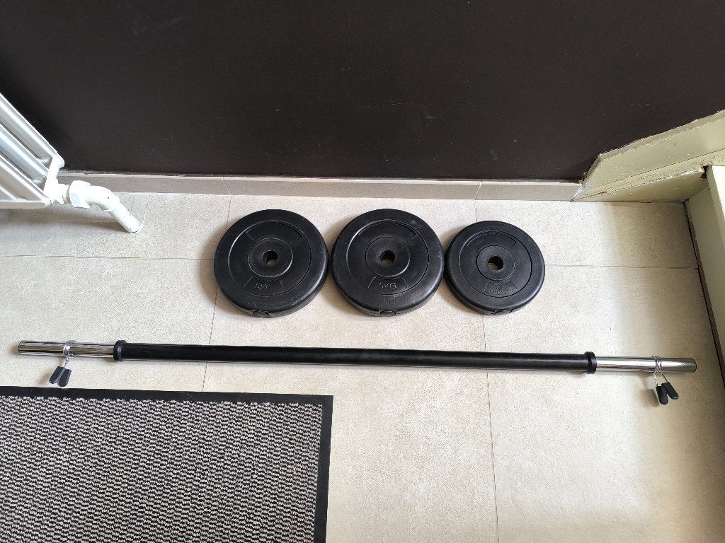 2 x 5kg, 2,5kg plaques de musculation + barre (30mm)., Enlèvement, Utilisé, Bras, Plaques d'haltères