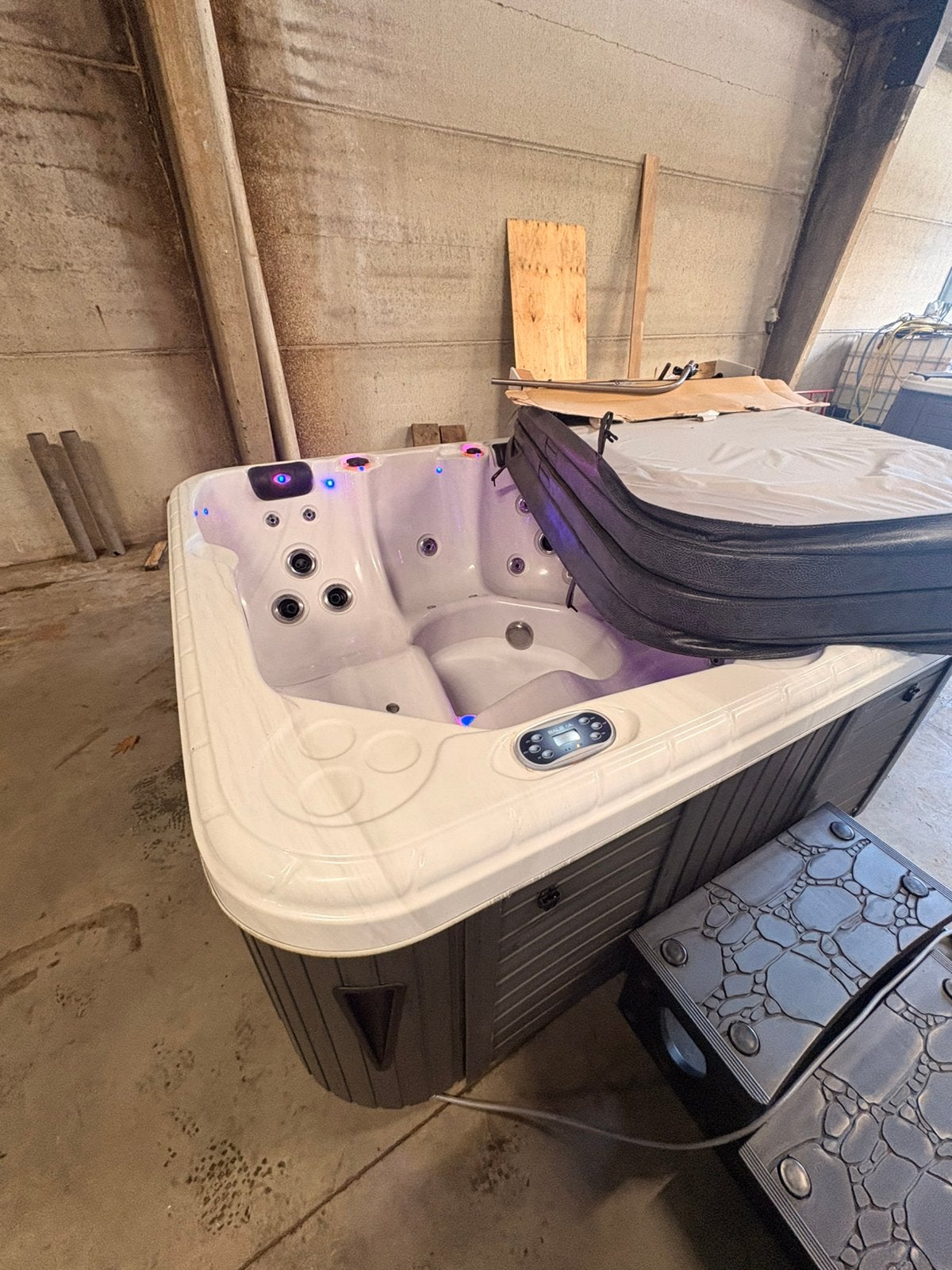 Balboa jacuzzi 5 pers - 1jaar garantie - Gratis levering!, Jardin & Terrasse, Enlèvement, Comme neuf, Couverture, Fixé