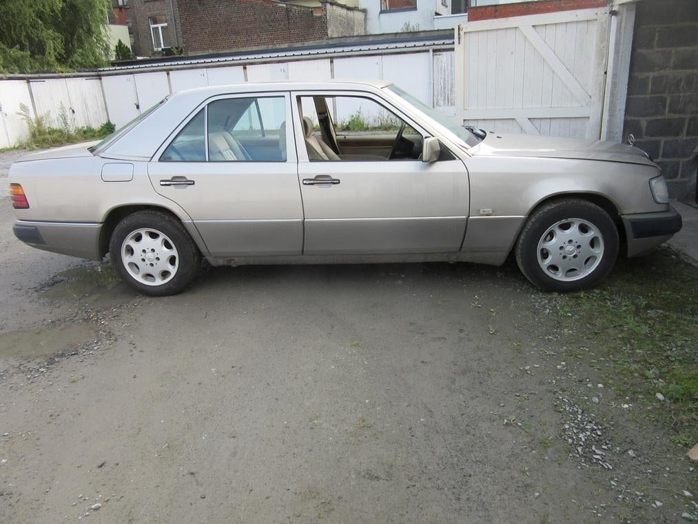 Mercedes-Benz 200E / W124, Autos, Argent ou Gris, Série 200, Boîte manuelle, Particulier