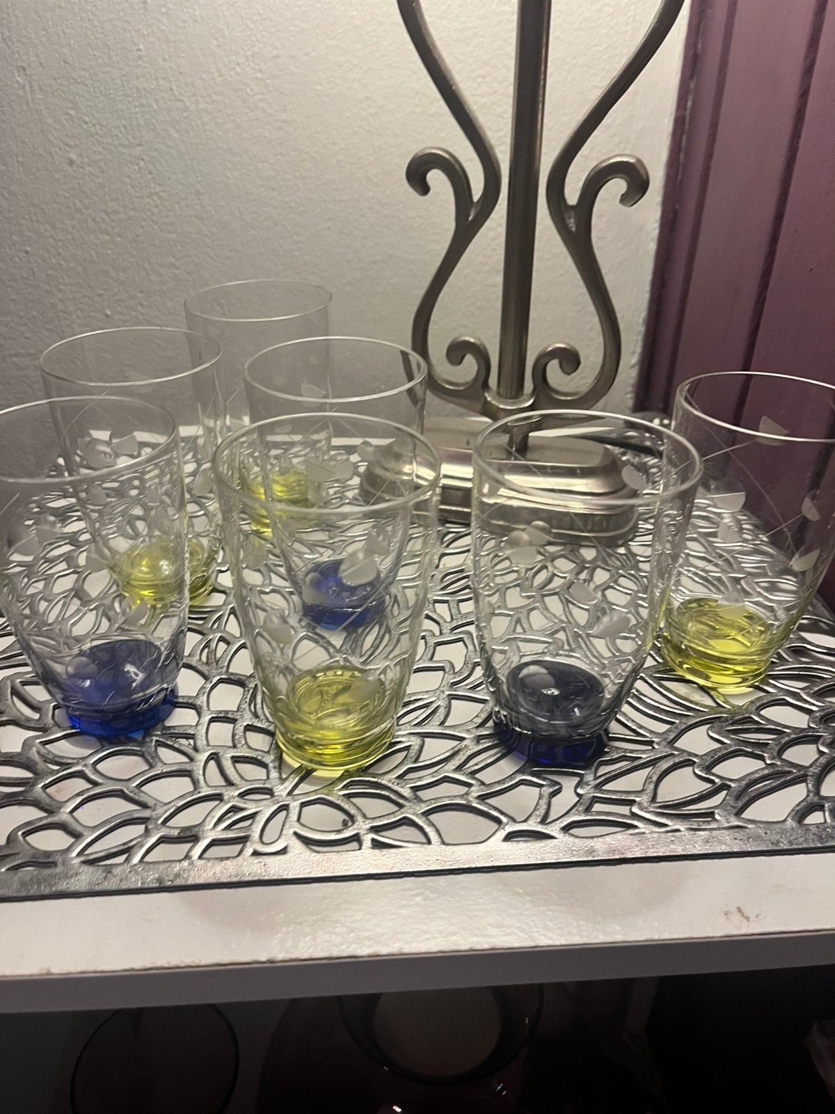 Service de 7 Verres Vintage Gravés à Base Colorée, Antiquités & Art, Enlèvement ou Envoi
