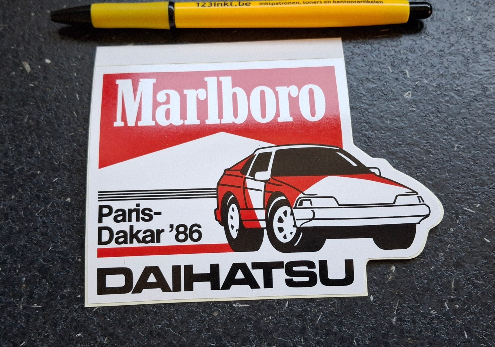 Vintage sticker Paris Dakar Marlboro Daihatsu 1986, Ophalen of Verzenden, Zo goed als nieuw, Auto of Motor