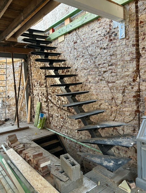 Gebruikte stalen trap – 15 treden – op te halen in Gent, Doe-het-zelf en Bouw, Ladders en Trappen, Ophalen, Gebruikt, Trap, 2 tot 4 meter