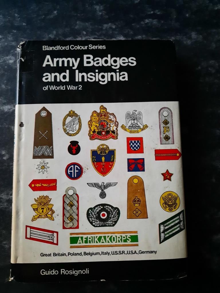 Legerinsignes en insignes uit de Tweede Wereldoorlog boek 1, Ophalen of Verzenden