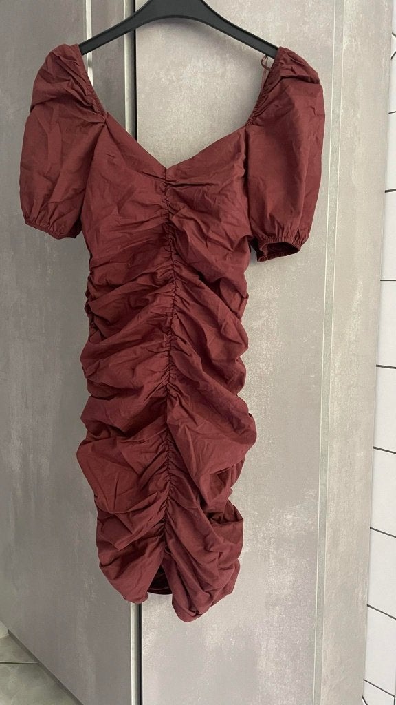 ROBE neuve SRADIVARIUS  sexy élégante  bordeaux S, Enlèvement ou Envoi, Autres couleurs, Comme neuf, STRADIVARIUS