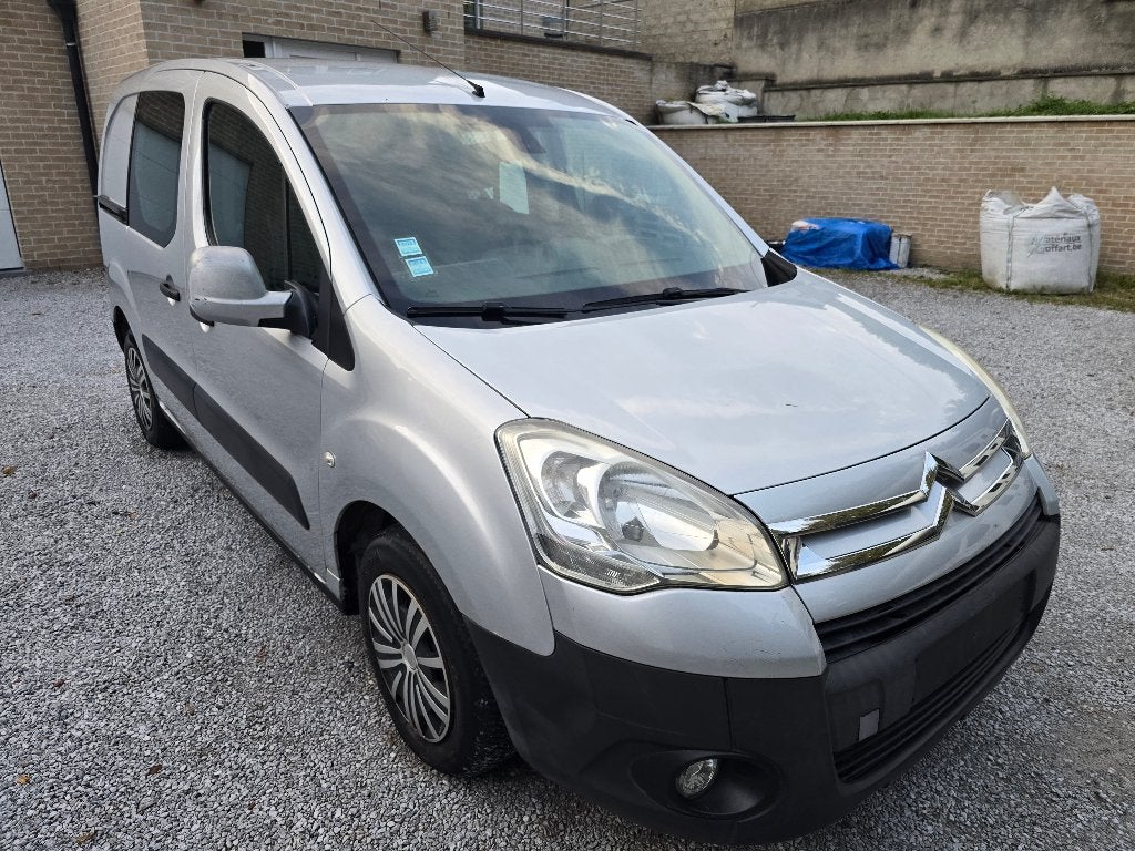 CITROEN BERLINGO 1.6 HDI 2010 /3 ZITTERS/259.000 KM/1.999 €, Auto's, https://public.car-pass.be/vhr/575da541-536f-4add-928e-9897a9a50cd3