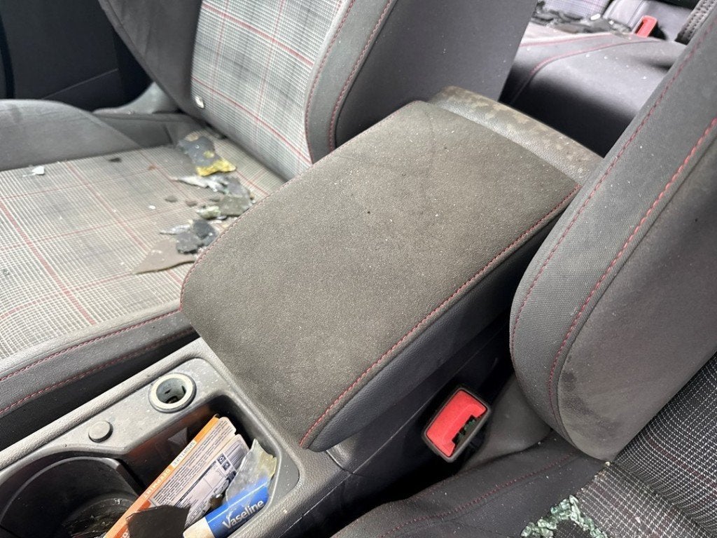 ACCOUDOIR CENTRAL Volkswagen Golf VIII (CD1) (01-2019/-), Utilisé, Volkswagen