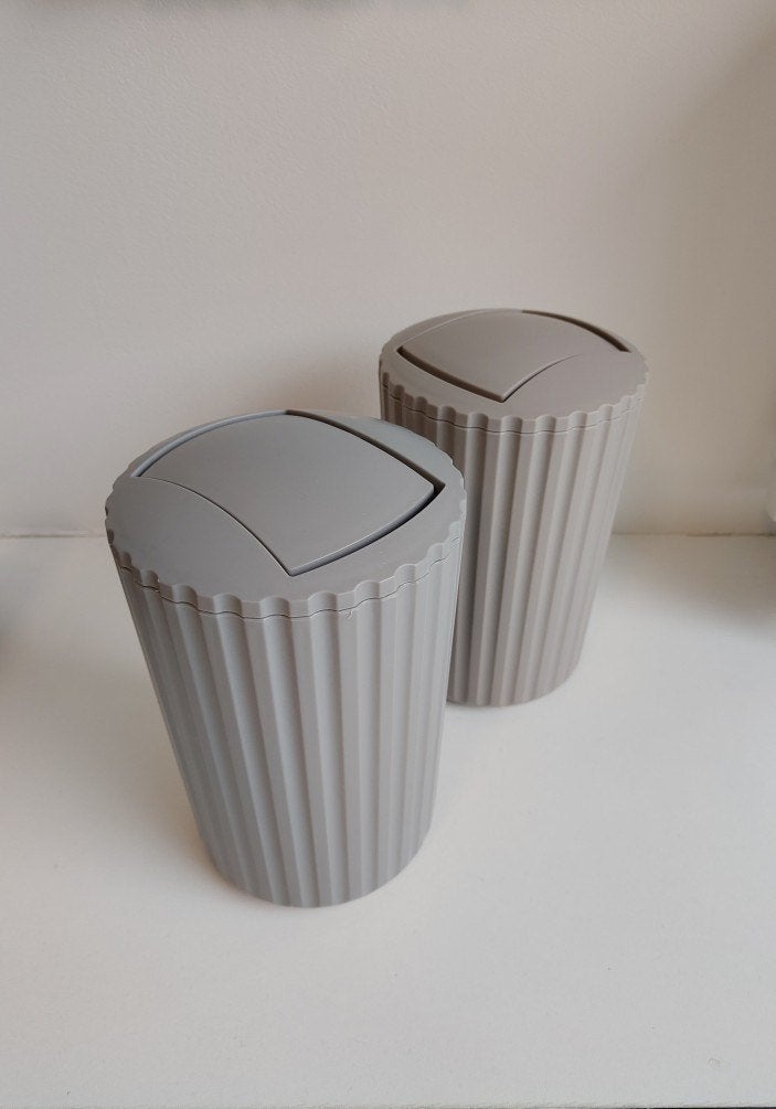 2 poubelles Allstar avec couvercle pivotant — gris clair, Maison & Meubles, Accessoires pour la Maison | Poubelles, Moins de 10 litres