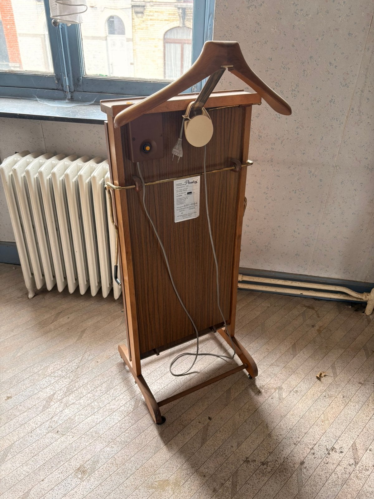Valet de chambre électrique, Enlèvement, Utilisé