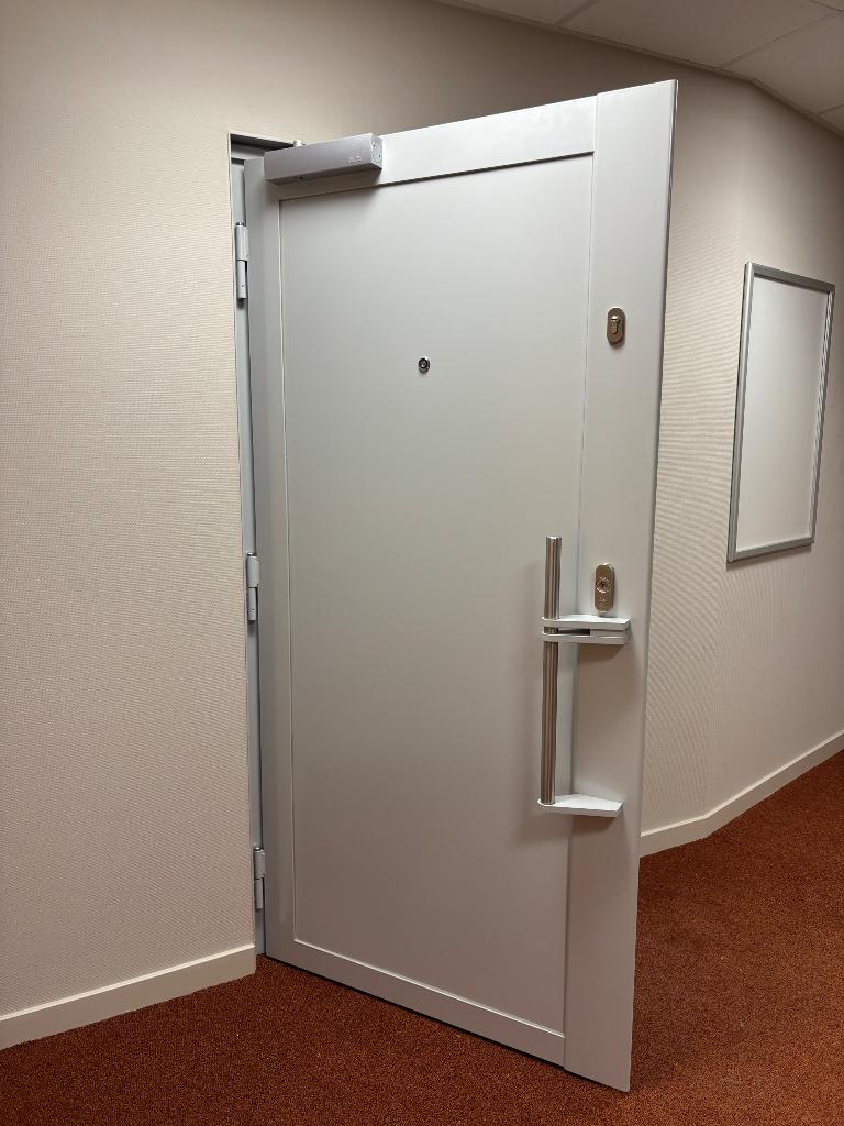 Zware veiligheidsdeur / kluisdeur, Doe-het-zelf en Bouw, Deuren en Vliegenramen, Gebruikt, Binnendeur, 200 tot 215 cm, 80 tot 100 cm