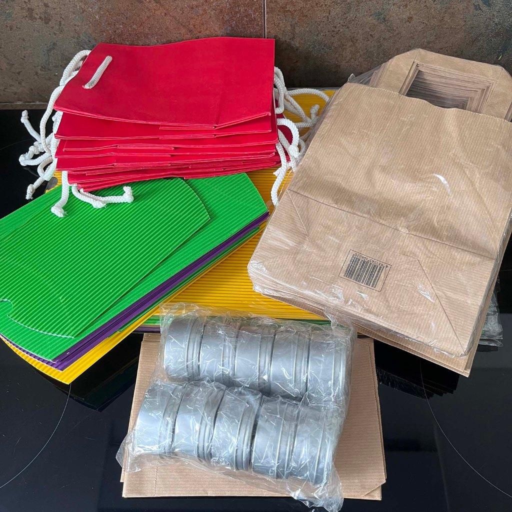 Nouvel emballage cadeau (environ 1,5 kg), Enlèvement ou Envoi, Neuf, Article de fête