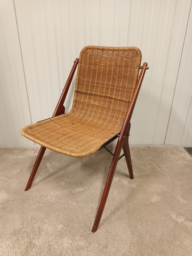 Chaise en teck et rotin du milieu du siècle, Enlèvement