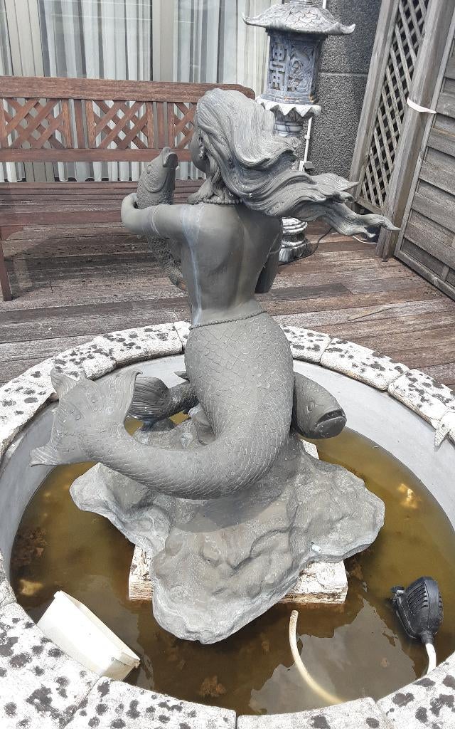 Meisjesfontein, breedte 70 cm, hoogte 1m, in brons, Tuin en Terras, Ophalen, Zo goed als nieuw, Overige materialen, Fontein