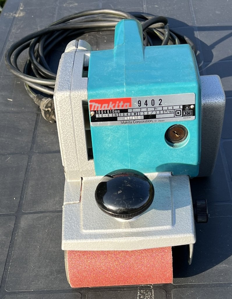 Ponceuse à bandes Makita, Bricolage & Construction, Outillage | Ponceuses, Enlèvement, Utilisé, 600 à 1200 watts, Ponceuse à bande