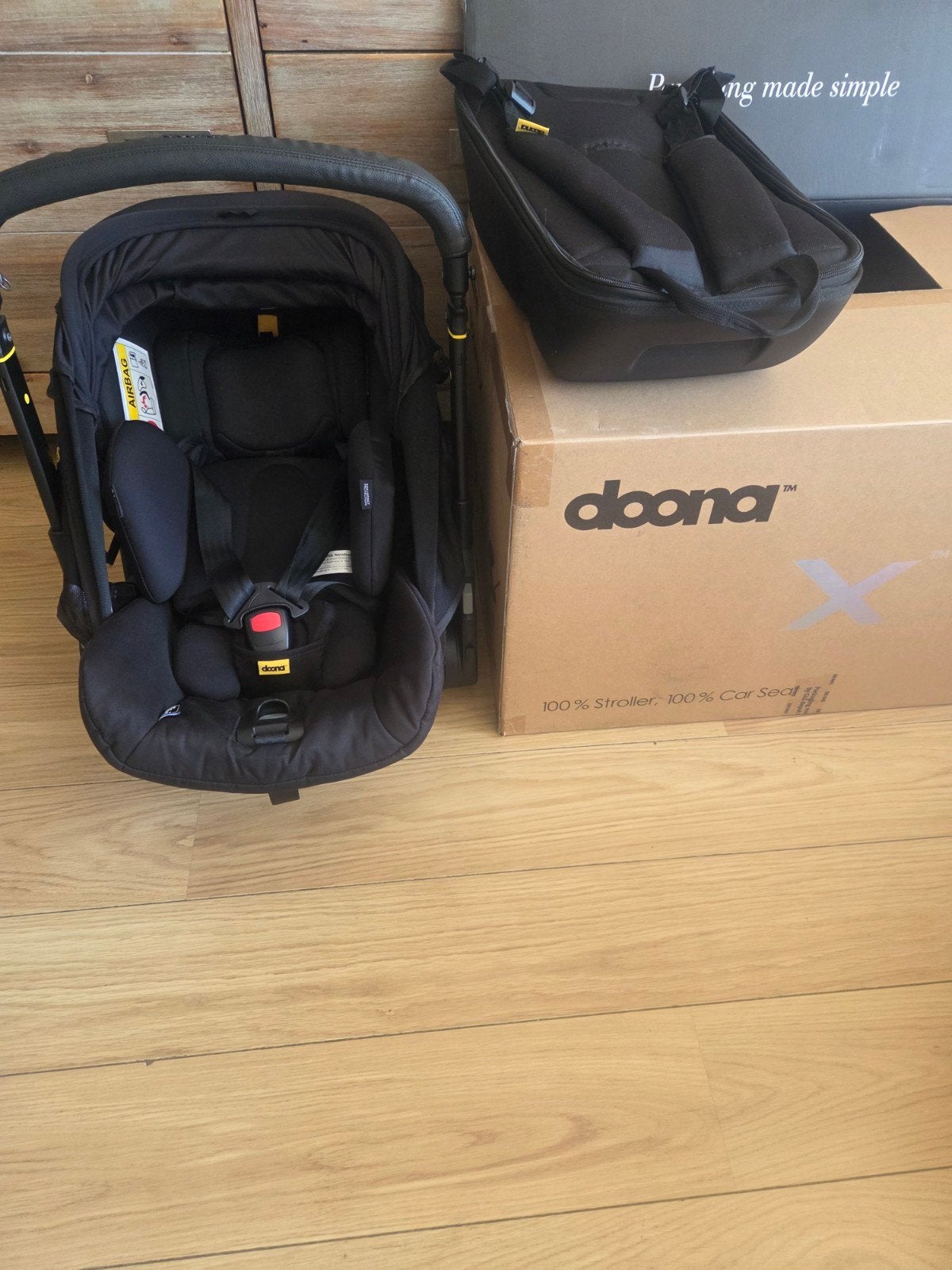 Doona X - Black, Kinderen en Baby's, Buggy's, Zo goed als nieuw, Zonnekap, Ophalen