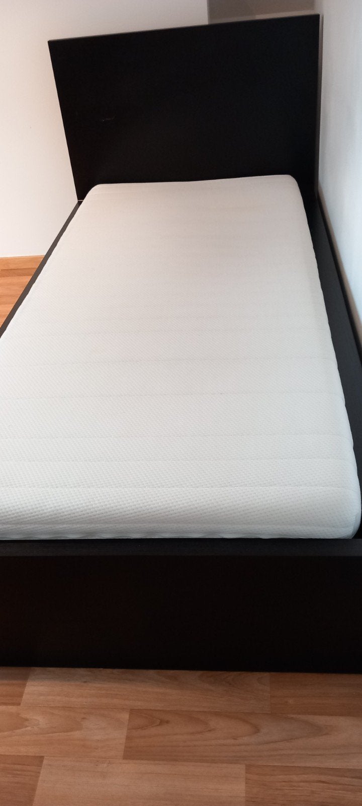 Eenpersoonsbed ikea zwart. Met opbergruimte., Ophalen