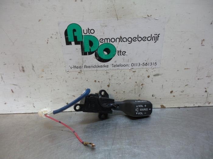 Commande radio volant d'un Mazda Premacy (Premacy 98-), -, Mazda, Utilisé, -