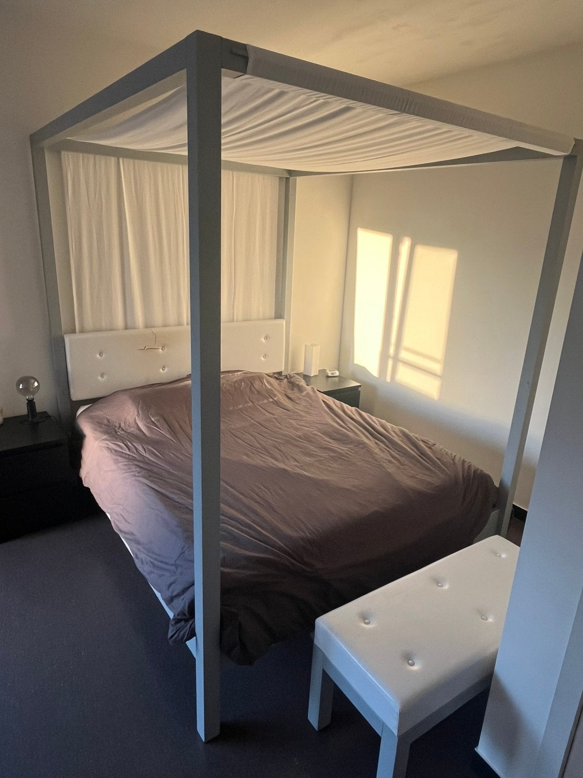 Volledige slaapkamerset (bed, bank, nachtkastjes), Enlèvement, Utilisé