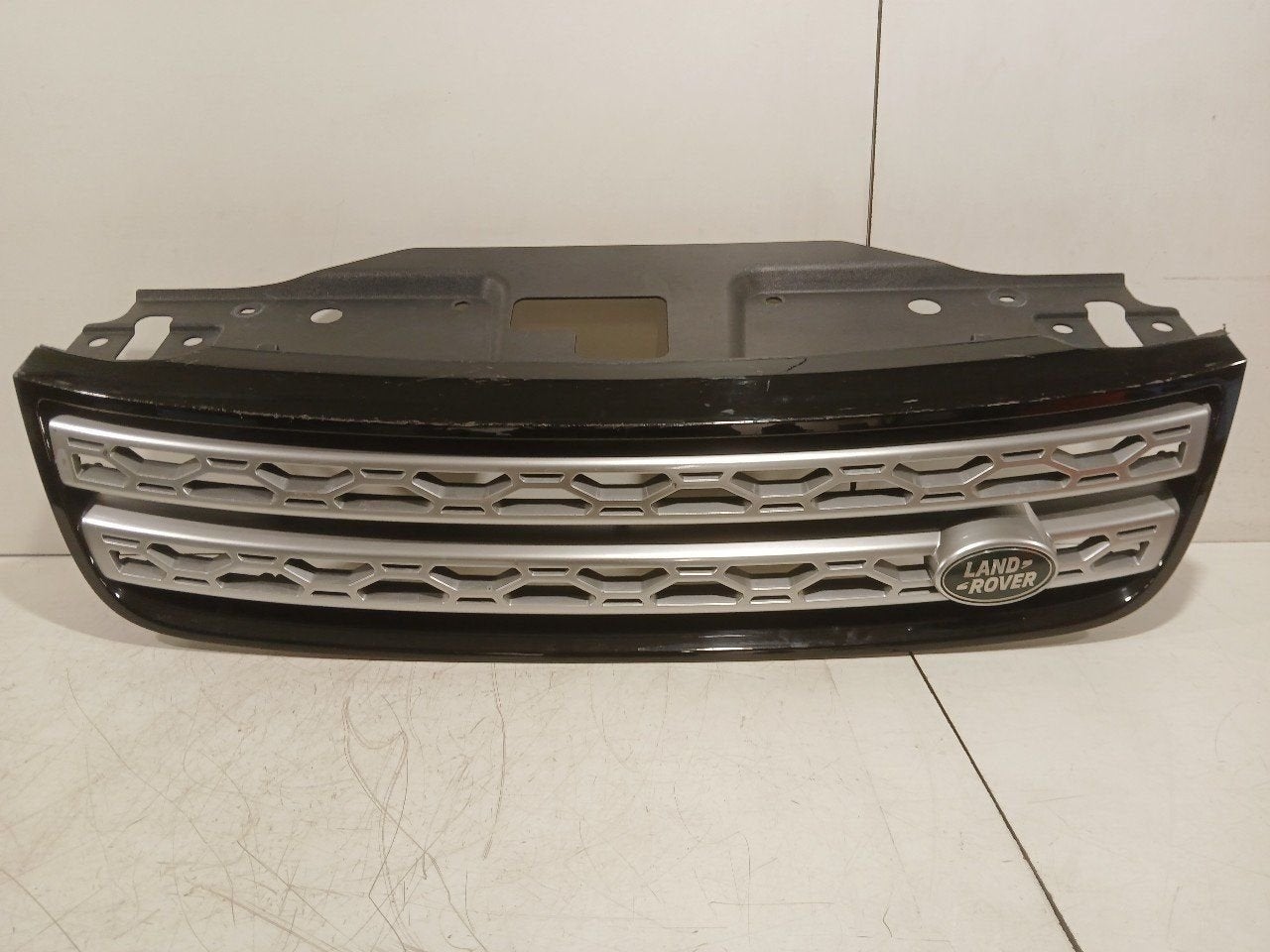 Grille Land Rover Discovery, Onderdelen@venauto.nl, Van der Ven Autorecycling B.V., Land Rover, Ettenseweg 76, 4706 PB Roosendaal, The Netherlands