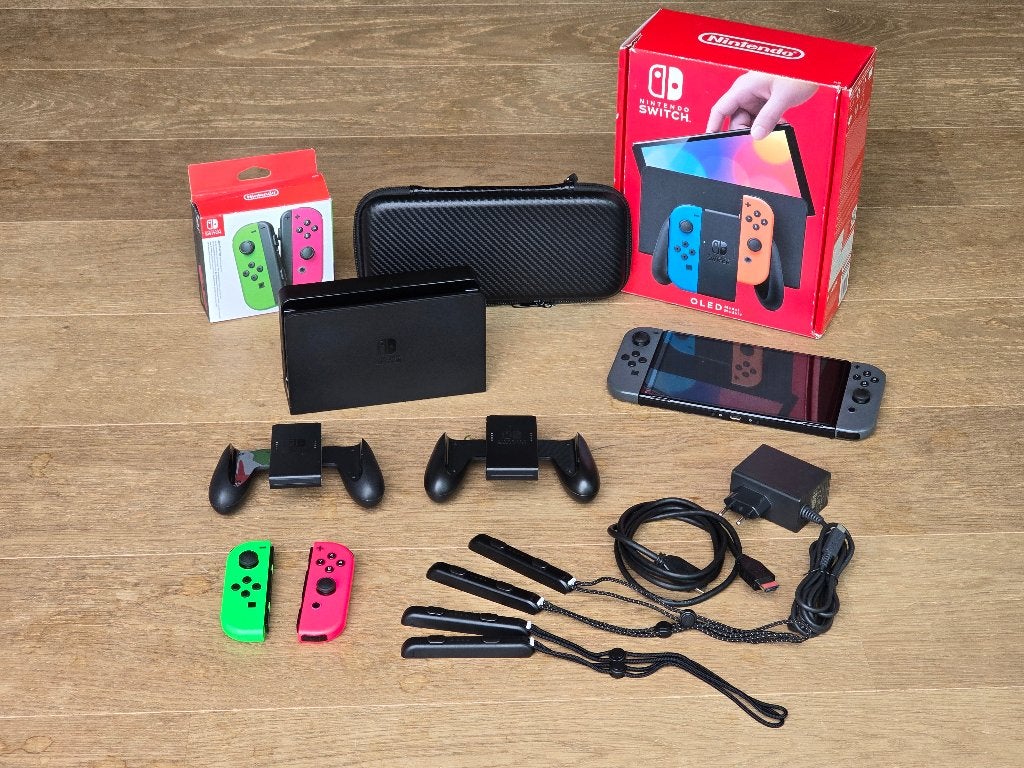 Nintendo Switch OLED + 256GB SD + extra Joy-Cons - als nieuw, Ophalen of Verzenden, Zo goed als nieuw, Met 3 controllers of meer