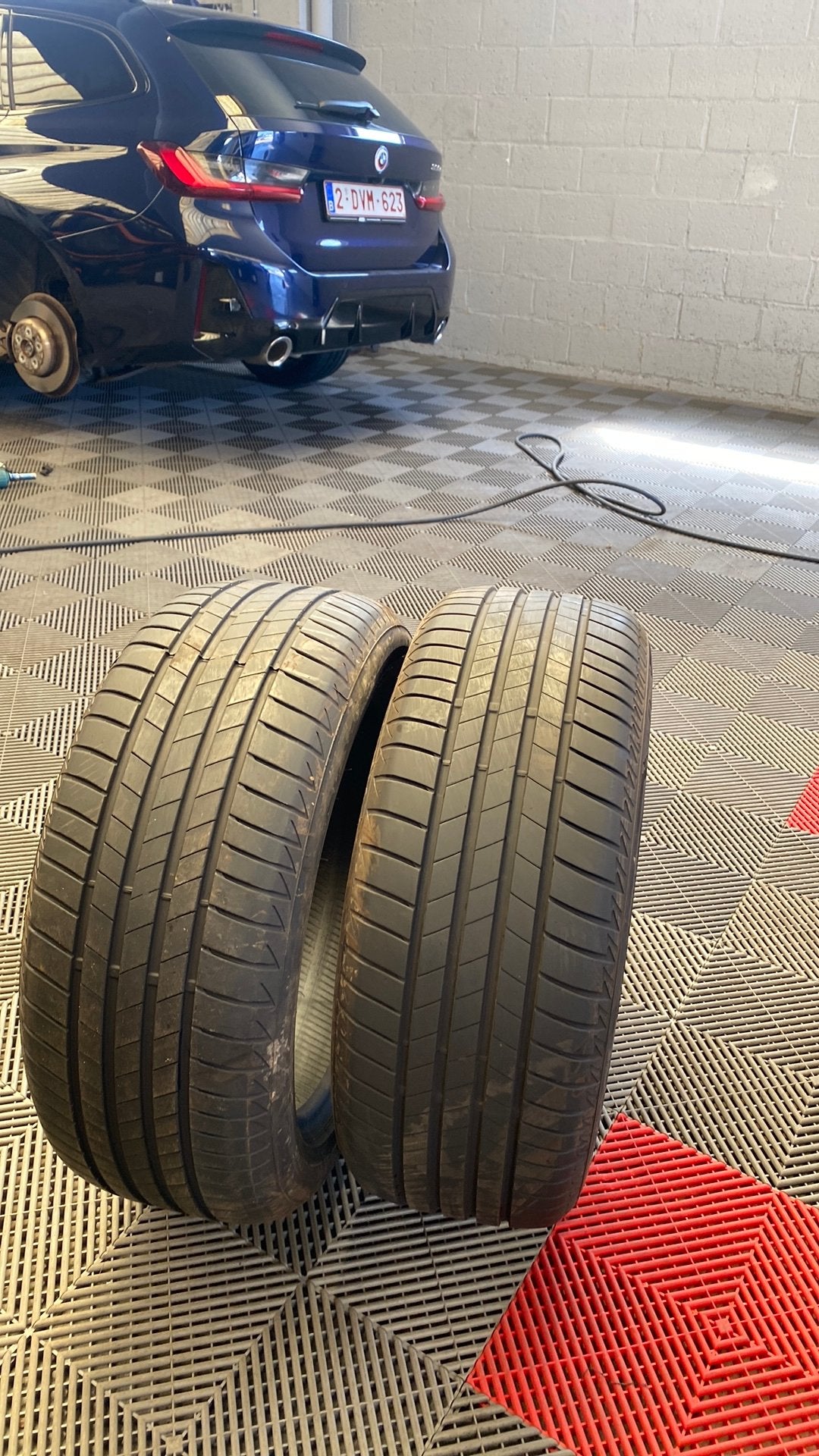235/50/18-97v bridgestone zomer per stuk met monteren 70 eur, Ophalen