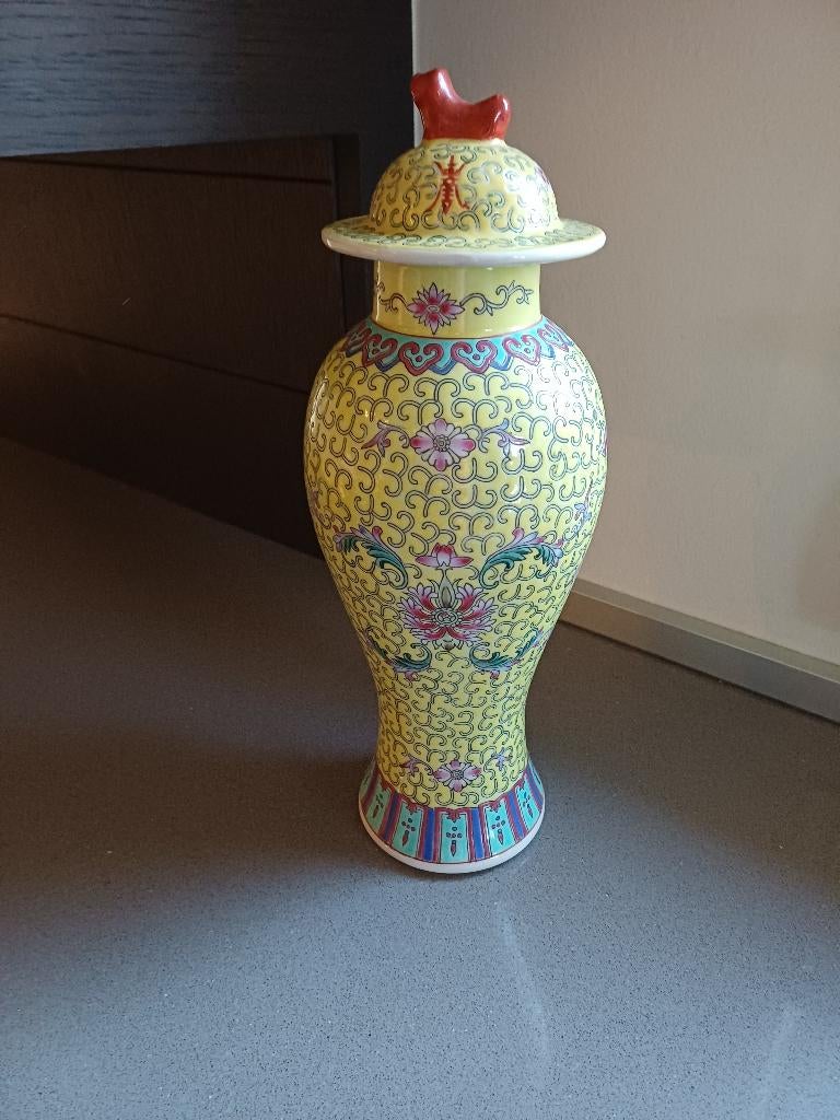 Chinese porseleinen dekselvaas, Ophalen