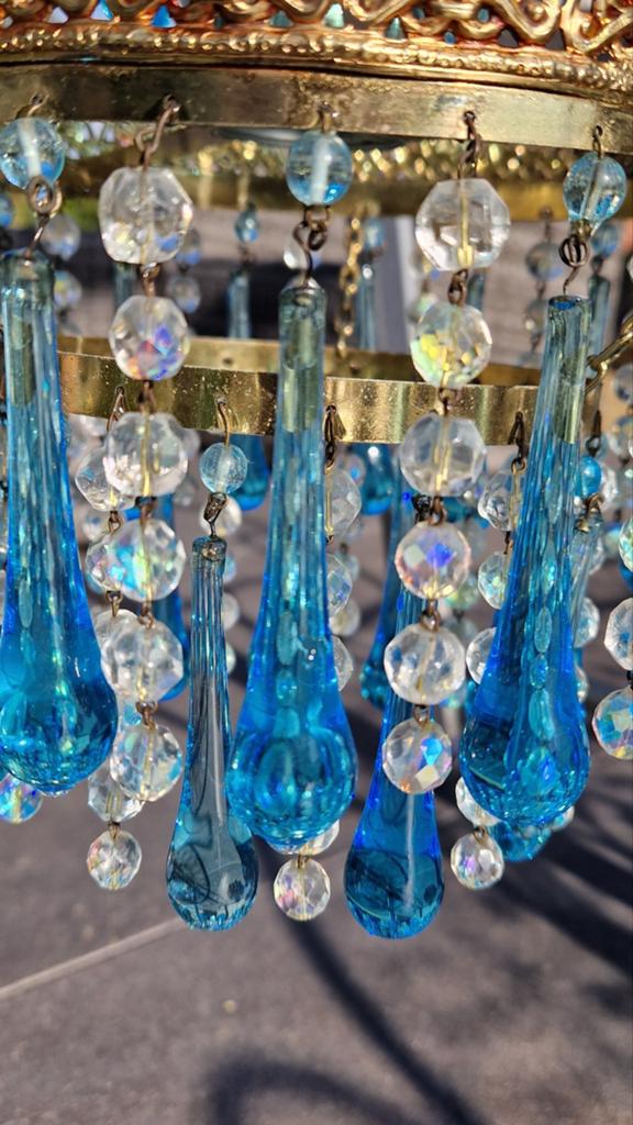 Lustre pampilles bleu et blanc., Enlèvement