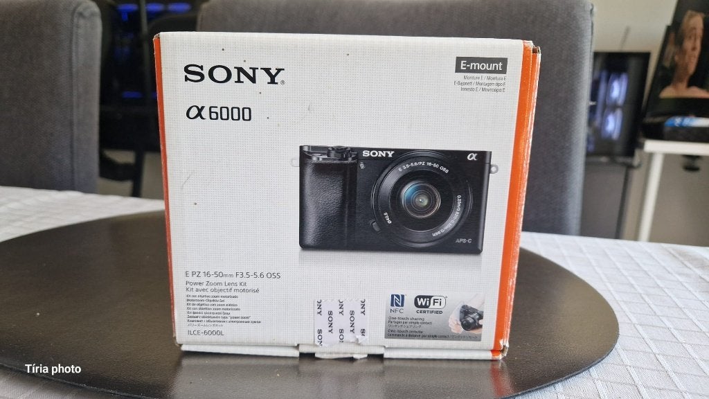 Sony Alpha 6000 + Standaard Lens + 2 batterijen & lader, Ophalen, Gebruikt, Compact, Sony
