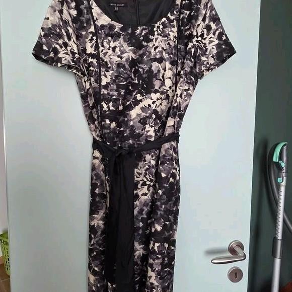 Zeer mooie zijden jurk Laura Ashley - maat 42, Kleding | Dames, Ophalen of Verzenden, Maat 42/44 (L)
