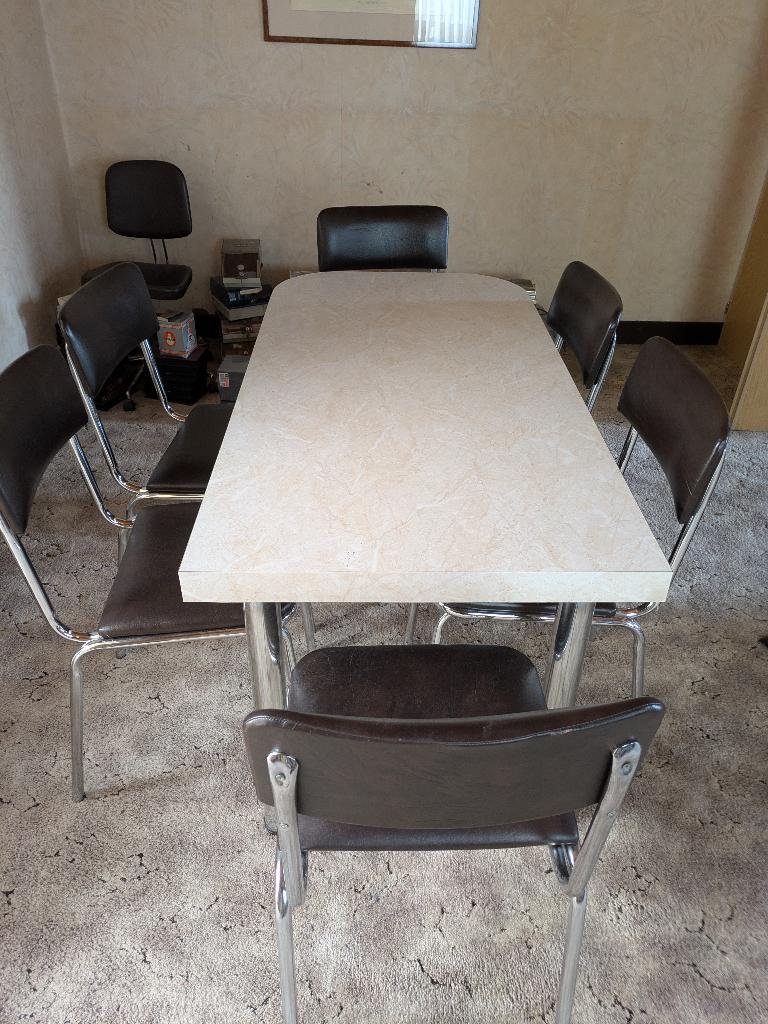 Keukentafel + stoelen, Ophalen, Gebruikt