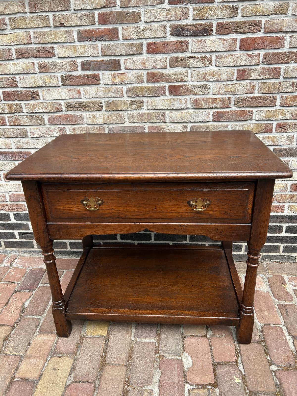 BIJZETTAFEL / TV TAFEL KOPIE ANTIEK ZO GOED ALS NIEUW, Enlèvement
