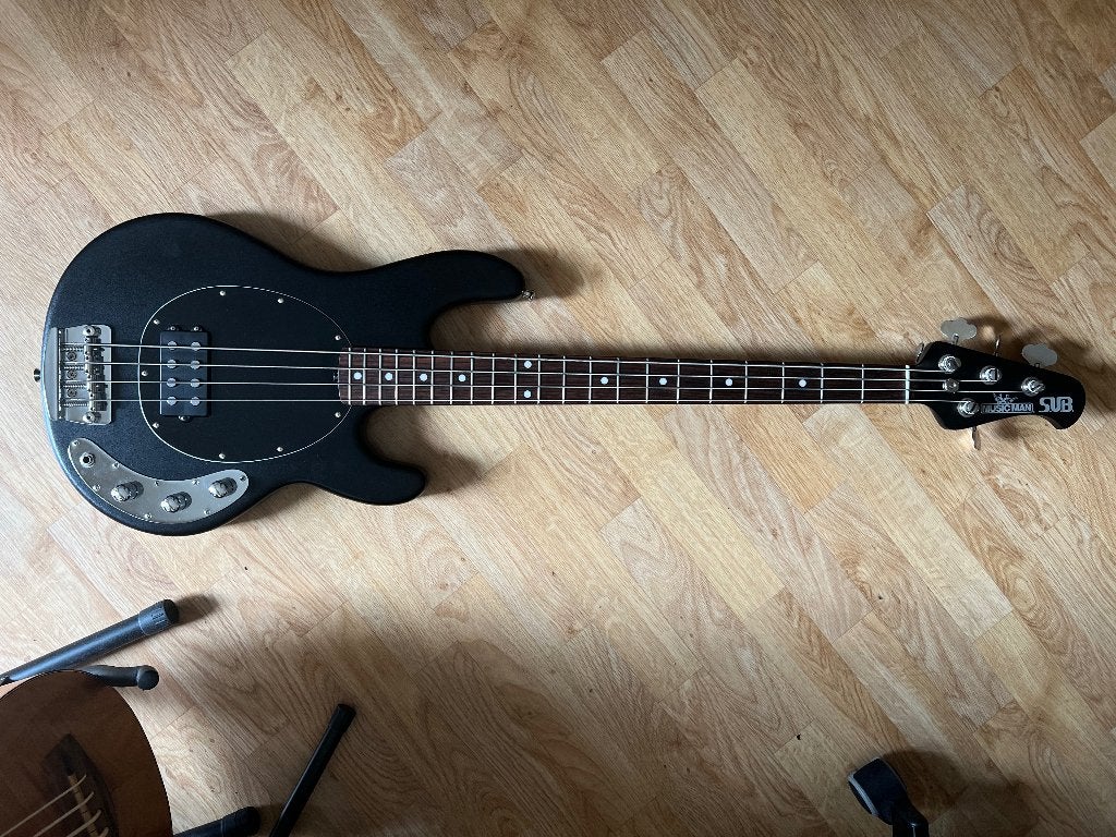 Music Man SUB USA 4 strings active bass, Musique & Instruments, Instruments à corde | Guitares | Basses, Enlèvement, Comme neuf