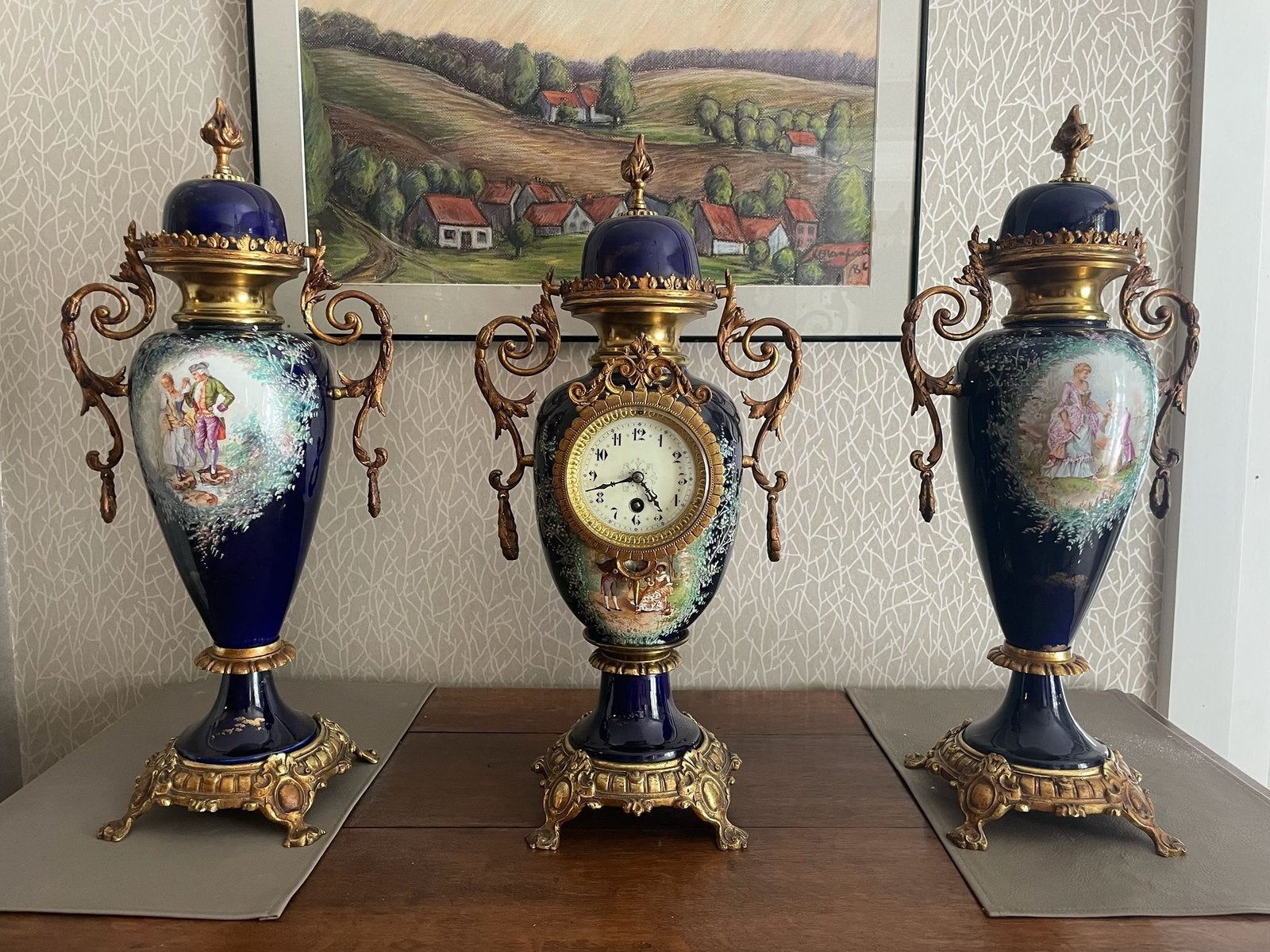 Driedelige klokgarnituur in sevres-stijl, Enlèvement