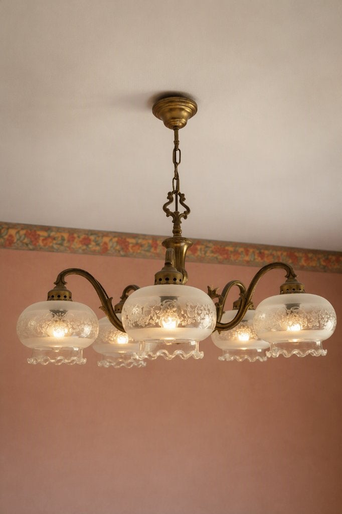 Lustre vintage 5 branches en laiton et verre gravé, Maison & Meubles, Lampes | Lustres, Enlèvement, Comme neuf, Verre, Vintage