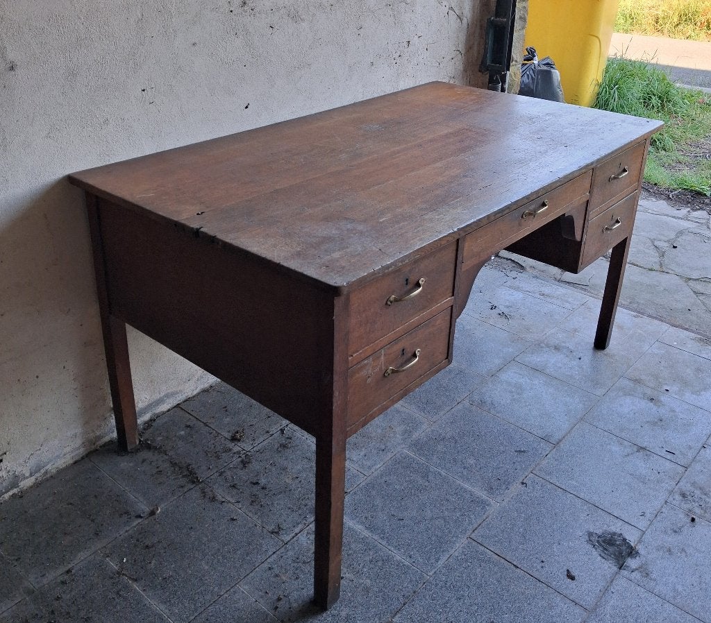 Bureau en chêne, Enlèvement
