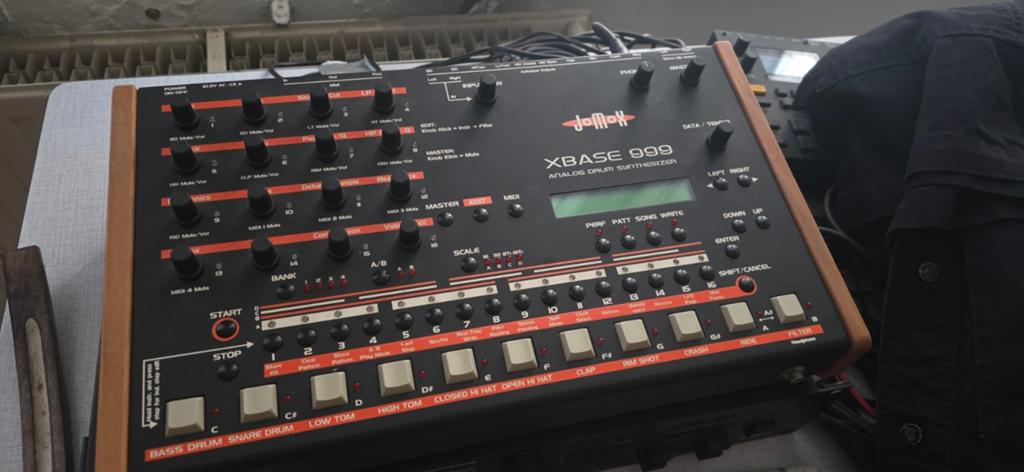 Jomox XBASE 999 Analog Drummachine, Musique & Instruments, Utilisé