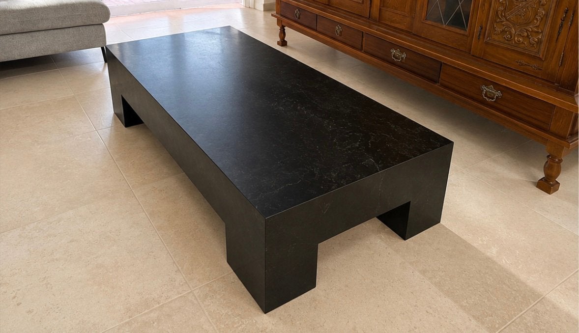 Table basse design en pierre naturelle noire, Enlèvement, Comme neuf