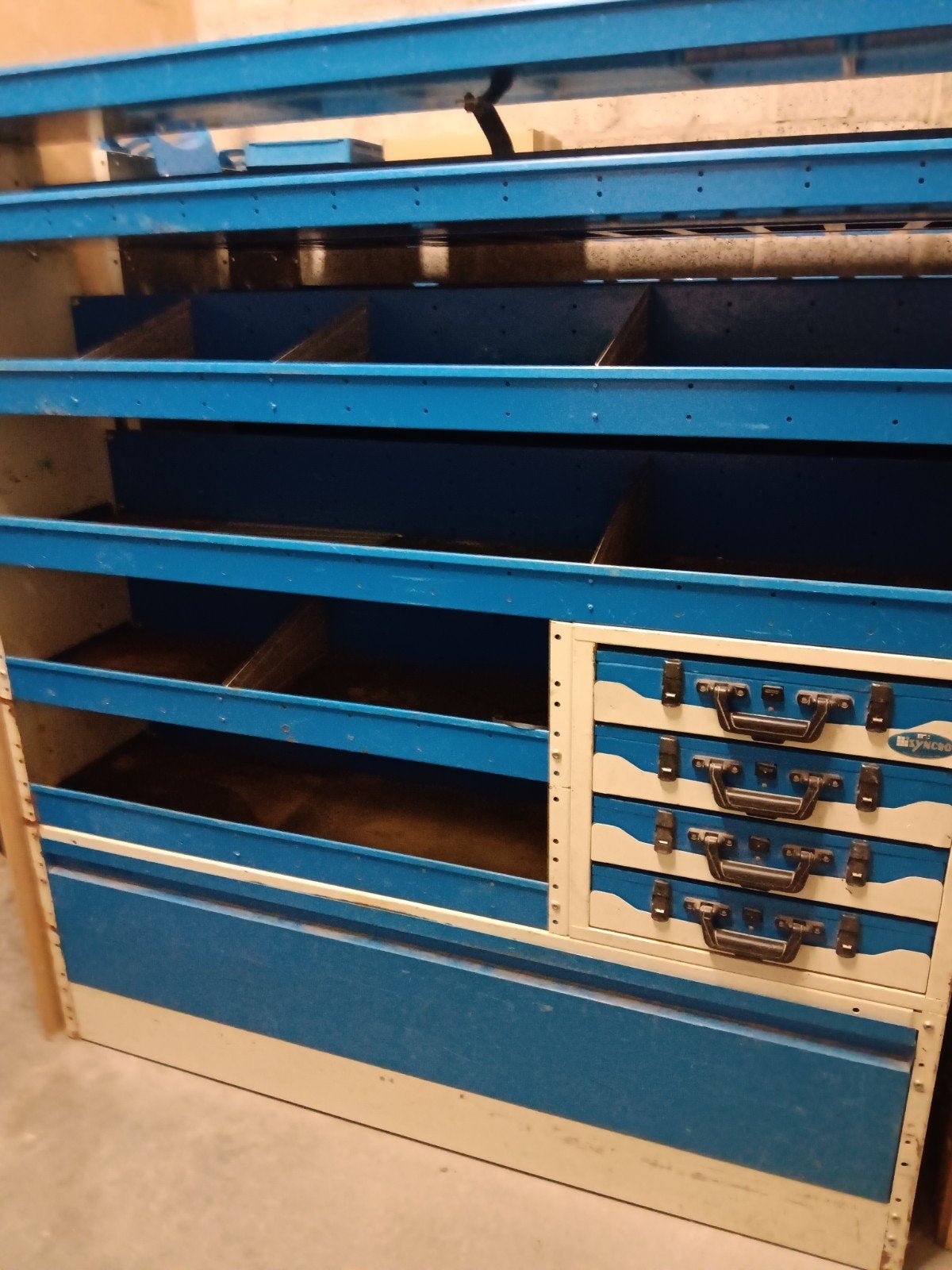 Inrichting bestelwagens, Ophalen