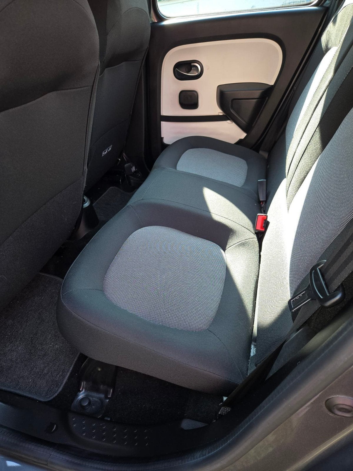 Twingo 2019 INTENS SCE 70 avec car- pass, 999 cm³, Aide au démarrage en côte, Essence, 3 cylindres