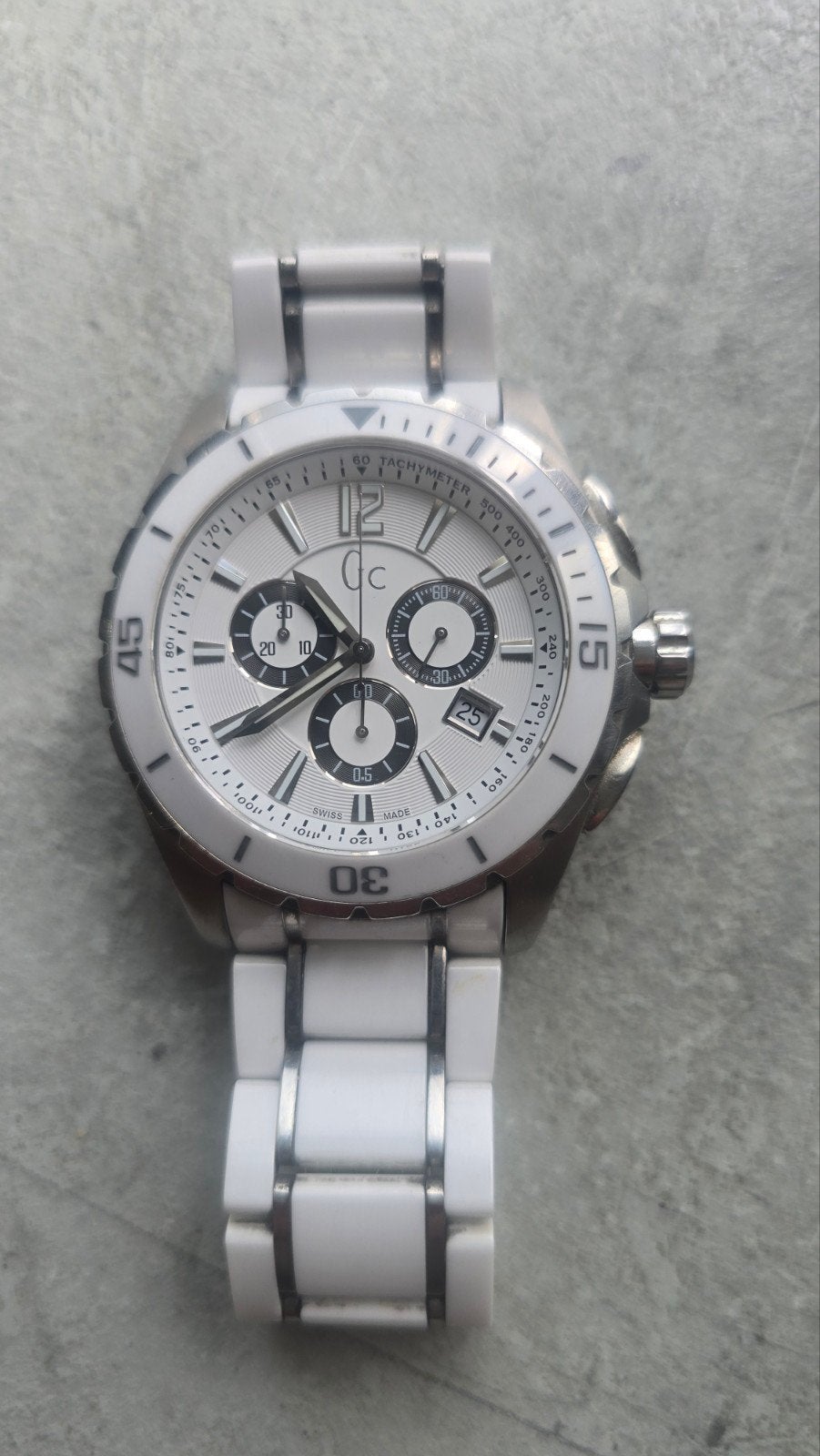 Montre Guess homme en céramique., Bijoux, Sacs & Beauté, Montres | Femmes, Enlèvement, Neuf, Autres matériaux, Guess