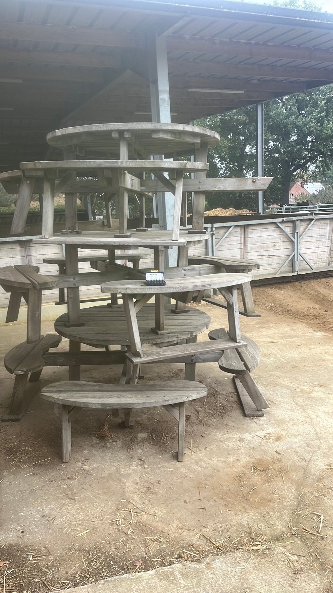 Ronde picknicktafels, Ophalen, Gebruikt, Rond, Hout