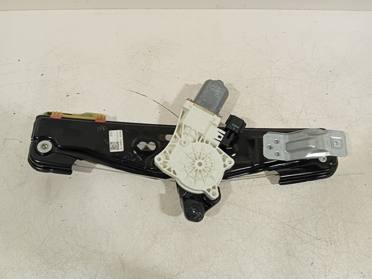 Raammechaniek elektrisch links achter Jaguar XE, Onderdelen@venauto.nl, Van der Ven Autorecycling B.V., Gebruikt, Ettenseweg 76, 4706 PB Roosendaal, The Netherlands
