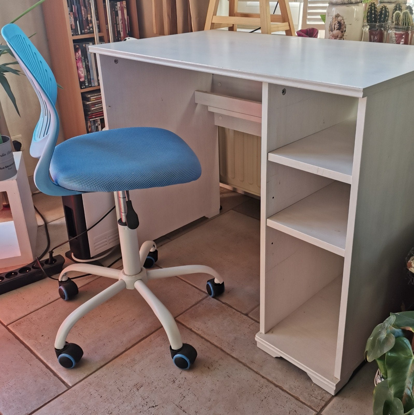 Bureau met stoel, Huis en Inrichting, 90 cm, Spaanplaat of MDF, Zo goed als nieuw, IKEA