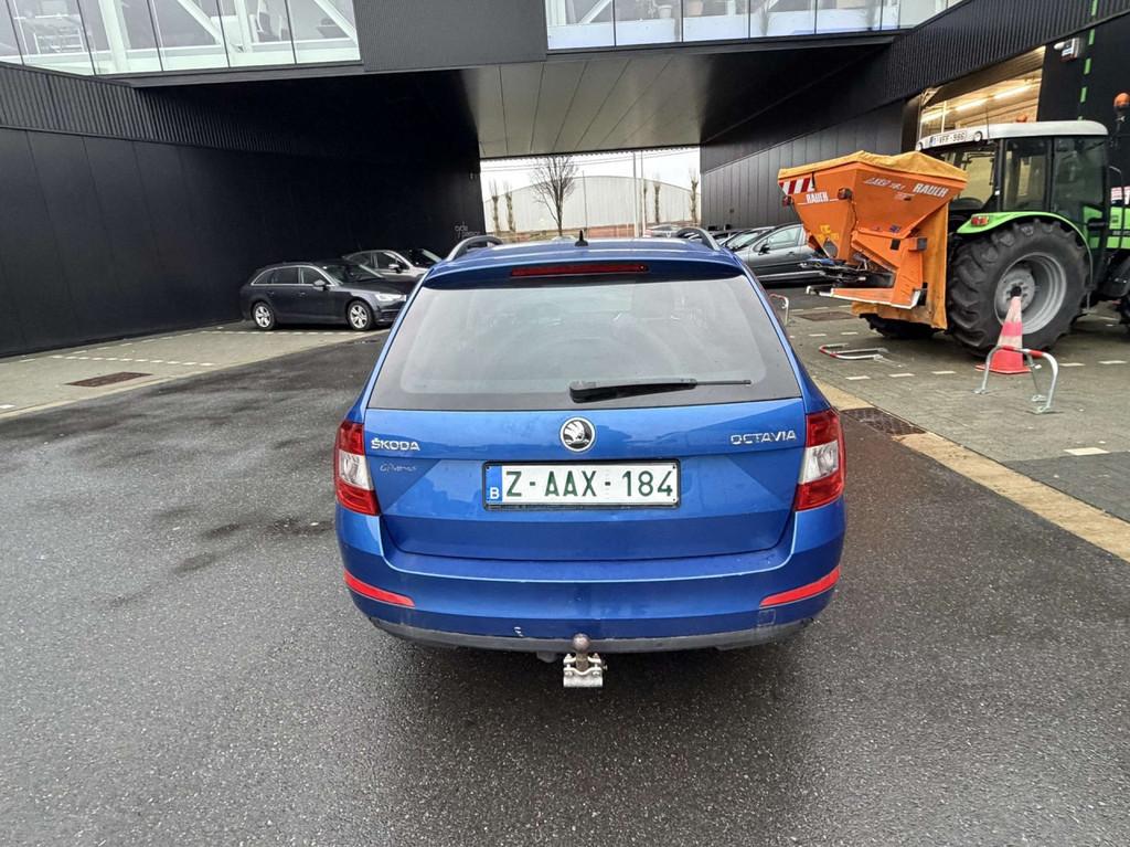 Skoda Octavia SW 1.6 CR TDi EXPORT ONLY (bj 2017), Auto's, Skoda, Gebruikt, Euro 6, 4 cilinders, Bedrijf