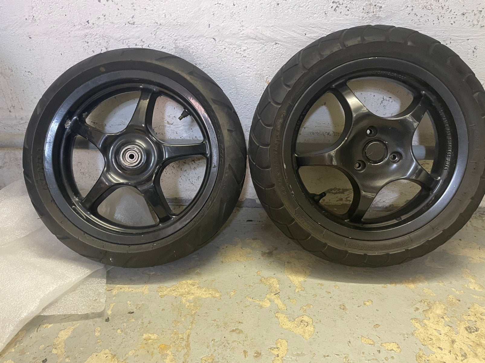 Jante nitro pneu ok peinture légèrement écailler, Motos, Enlèvement ou Envoi