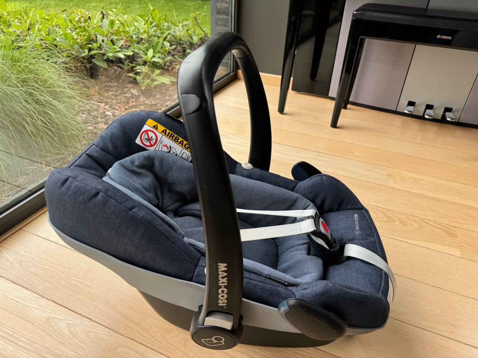 Maxicosi donkerblauw, Ophalen, Autogordel, Zo goed als nieuw, 0 t/m 13 kg