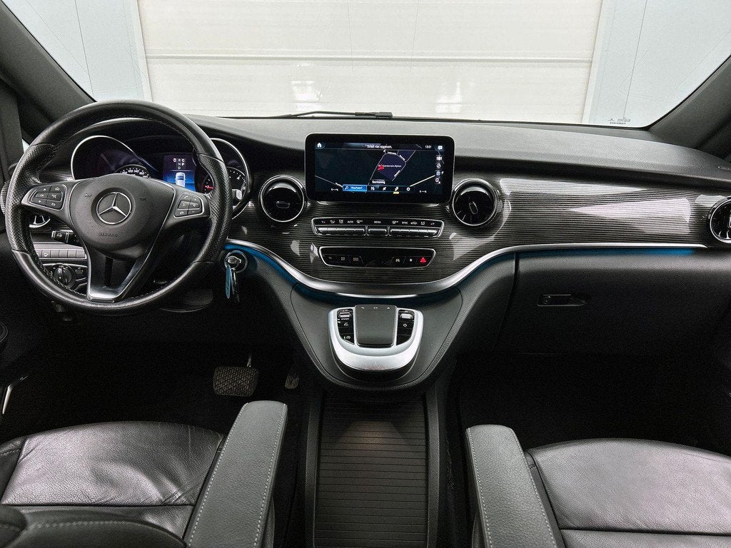 Mercedes-Benz V-klasse 300 d L2 9G-TRONIC Avantgarde | Trekh, Auto's, Automaat, 4 cilinders, 2000 kg, Zwart