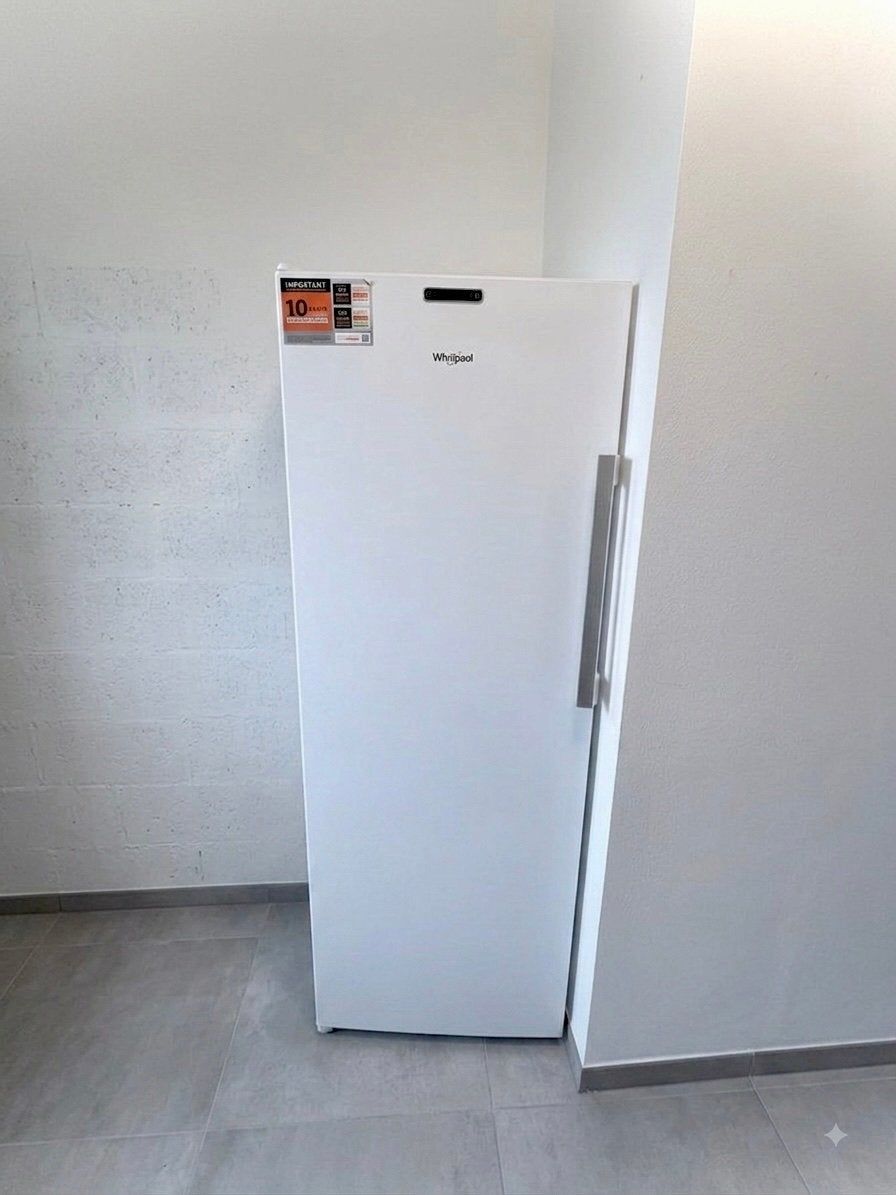 Whirlpool Diepvrieskast No-Frost 228L (6th Sense), Elektronische apparatuur, 160 cm of meer, Zo goed als nieuw, Ophalen, Vrieskast