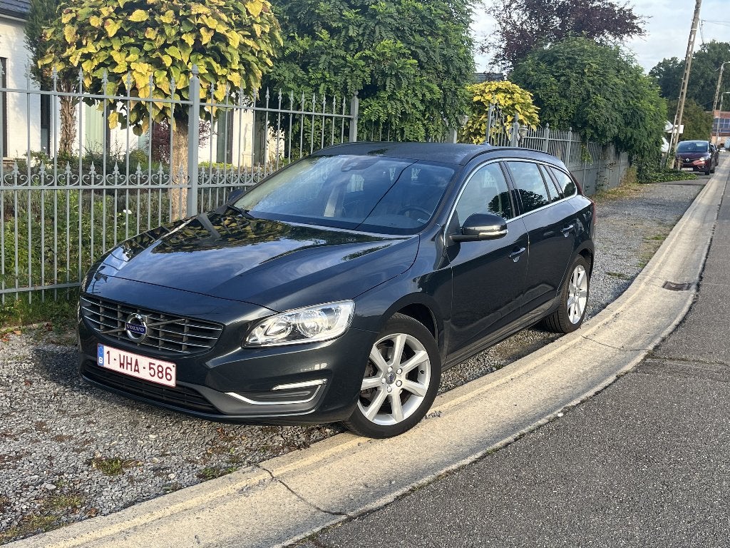 Volvo V60 D2 Summum - trekhaak - leder, Auto's, Voorwielaandrijving, 4 cilinders, Blauw, Navigatiesysteem