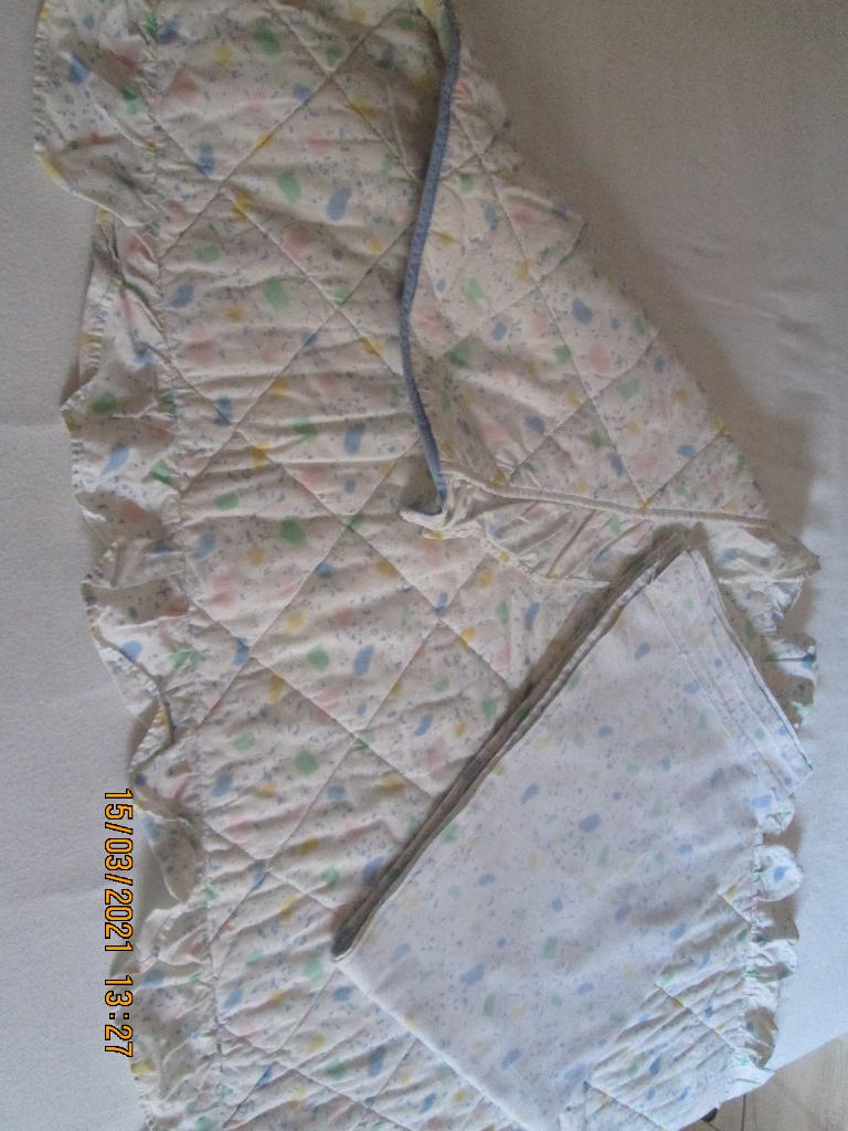 Couvre-lit matelassé et drap pour lit cage, Enfants & Bébés, Garçon ou Fille, Enlèvement, Utilisé, Autres types