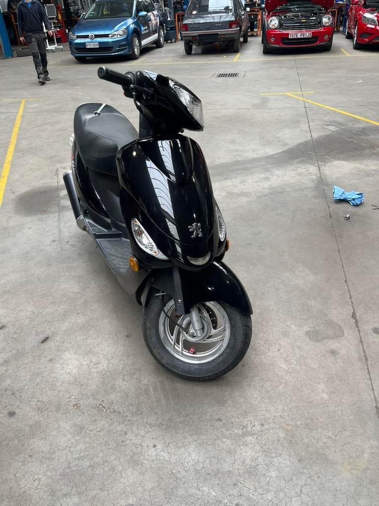 Brommer Peugeot v clic 4t b klasse, Fietsen en Brommers, Scooters | Peugeot, Gebruikt, Overige modellen, Klasse B (45 km/u), Benzine